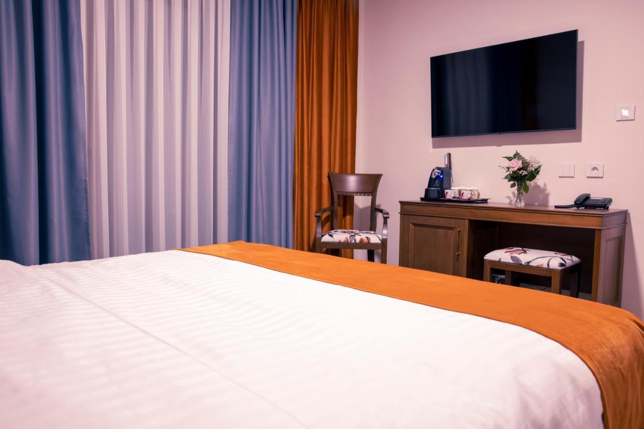 Hotel Aura Unirii Alba Iulia Buitenkant foto