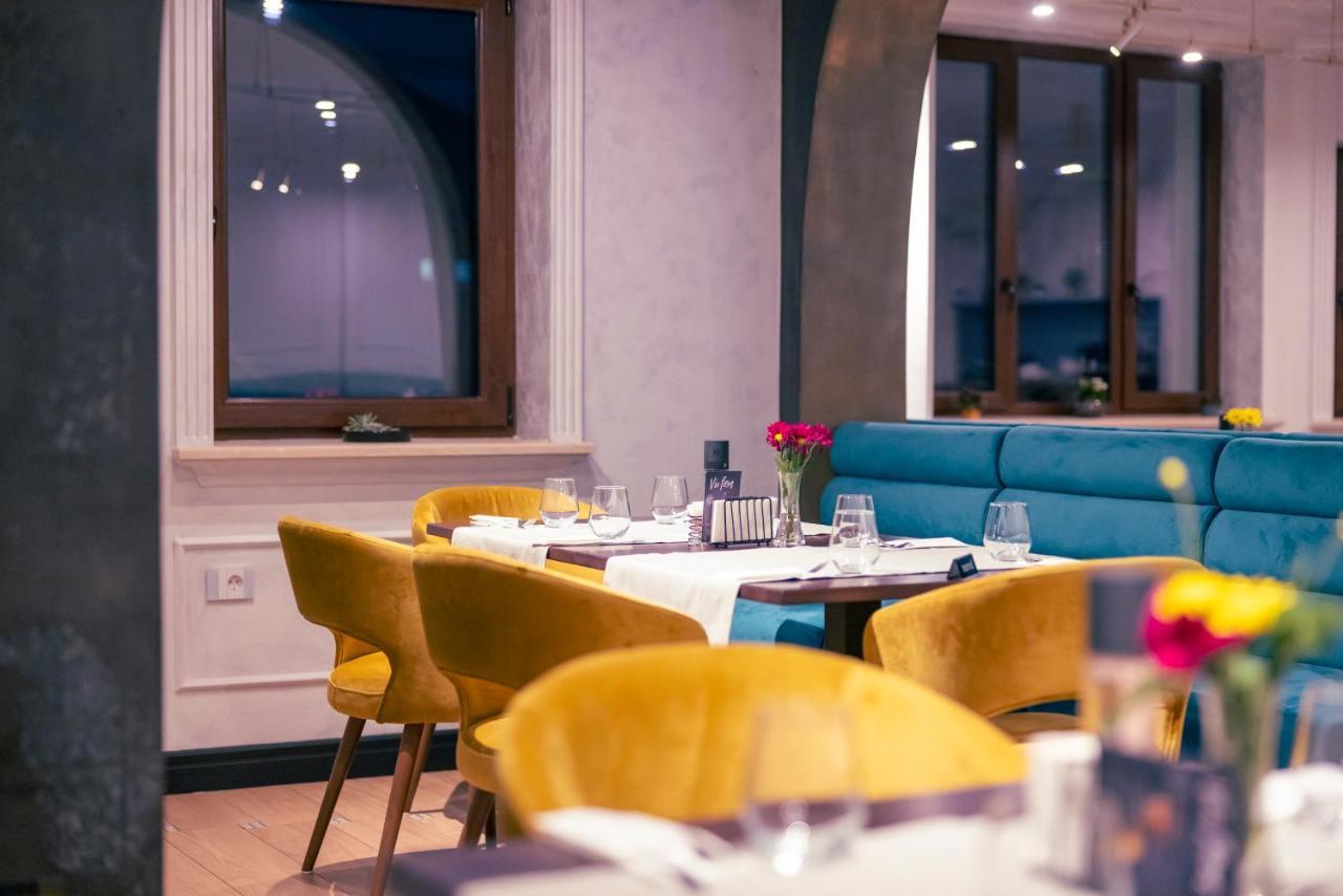 Hotel Aura Unirii Alba Iulia Buitenkant foto